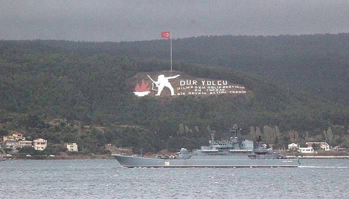 Rus savaş gemisi Çanakkale boğazından geçti