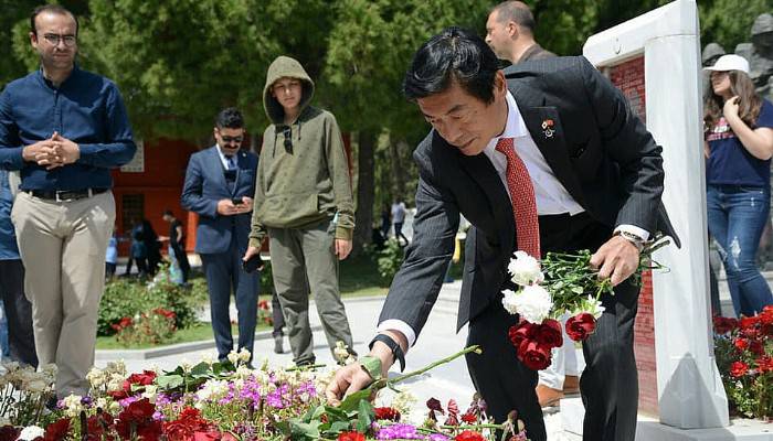 Japon Büyükelçi, Çanakkale Şehitliği'nde