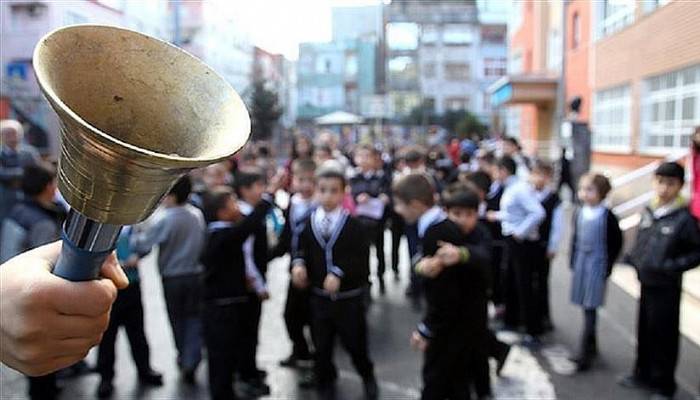 ÖĞRENCİLER KARNESİZ İLK ARA TATİLE BAŞLADI