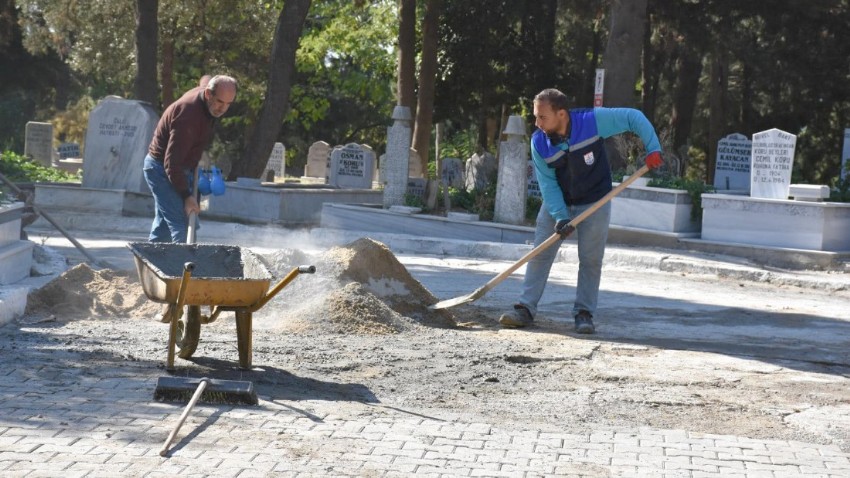 Gelibolu Mezarlıklarında Kış Hazırlıkları Hızla Devam Ediyor