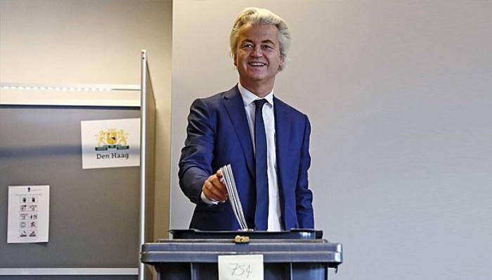  Hollanda Başbakanı Rutte ve İslam karşıtı Wilders oy kullandı