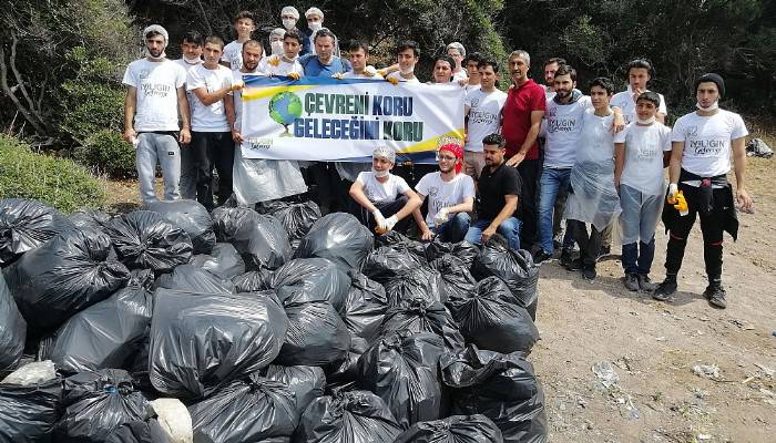 Assos, kaçak göçmenlerden kalan çöplerden temizleniyor