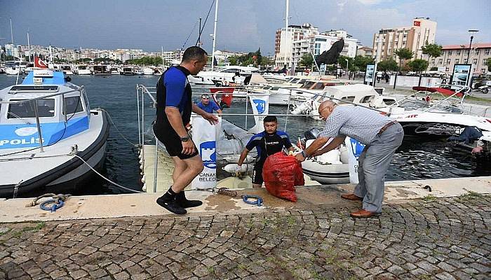 Çanakkale Yat Limanı'nda deniz temizliği yapıldı