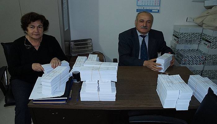 Lapseki'de Referandum Seçmen Kağıtları Dağıtılıyor