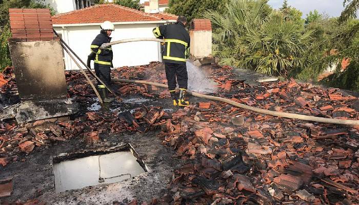 Gelibolu'da villada çıkan yangın korkuttu