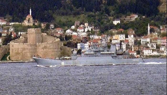 Rus savaş gemisi Çanakkale Boğazı'ndan geçti