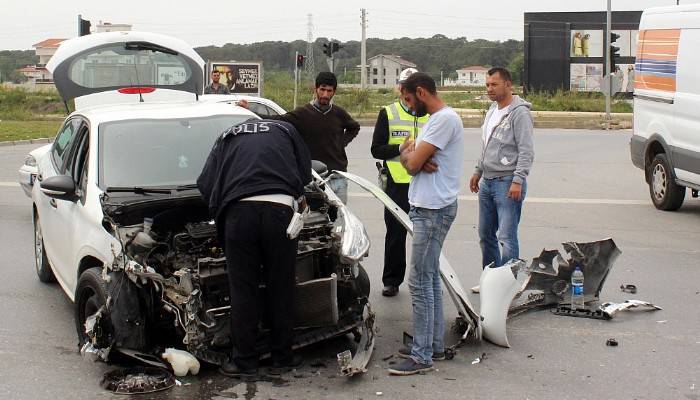 Hurdaya dönen araçtan burnu bile kanamadan çıktı