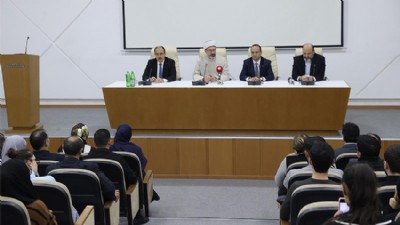 Erbaş, Bakü’de bulunan Azerbaycan İlahiyat Enstitüsü’nde öğrencilere konferans verdi