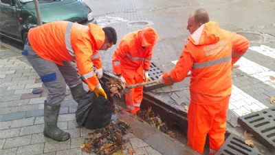 Ekipler sağanak yağışa karşı sahadaydı