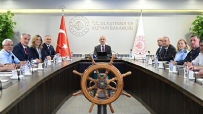 Ulaştırma ve Altyapı Bakanı Abdulkadir Uraloğlu Dünya Denizciler Gününde Denizcilerle Bir Araya Geldi