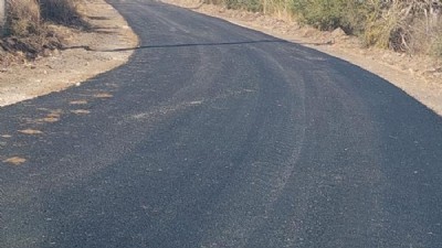 Eçialan köyü çevre yolunda asfaltlama çalışması