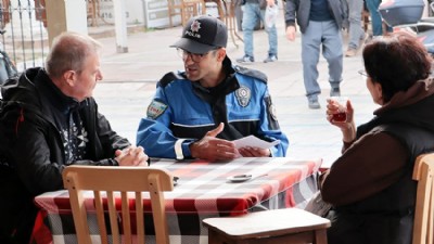 Polis vatandaşları bilgilendirmeye devam ediyor