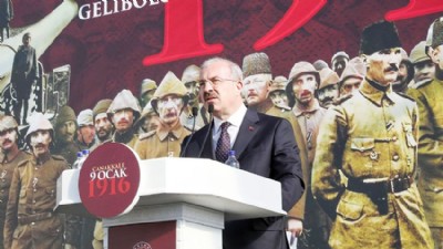 Şehitliklerde tören düzenlendi